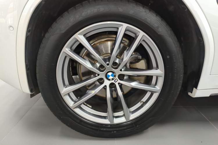 Used BMW X3 2021 xDrive28i M Sport Package Left Front Wheel Hub