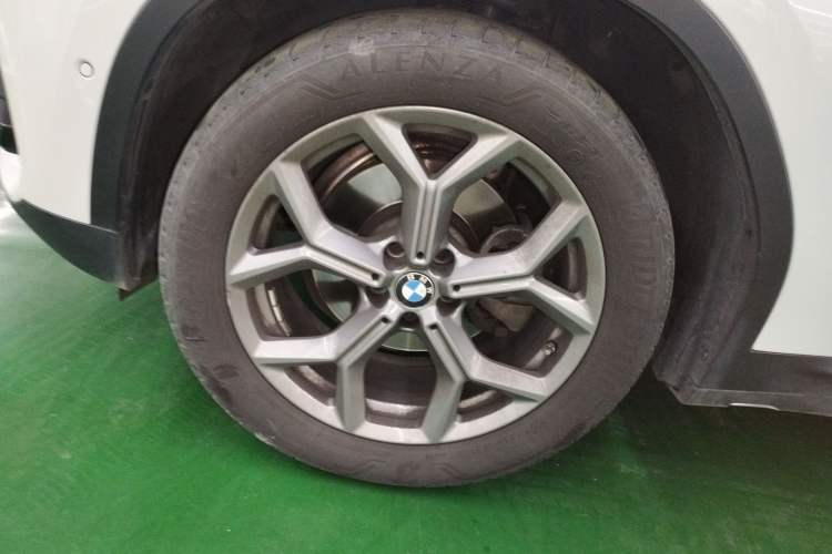 Used BMW X3 2021 xDrive28i Luxury Package Left Front Wheel Hub
