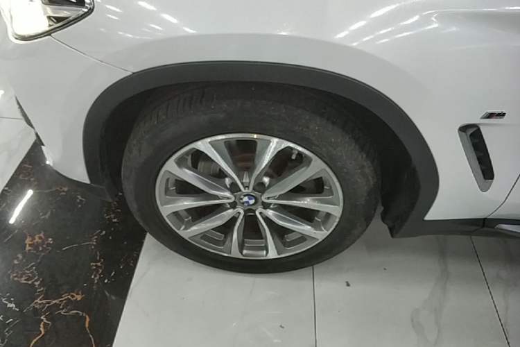 Used BMW X3 2021 xDrive25i Luxury Package Left Front Wheel Hub