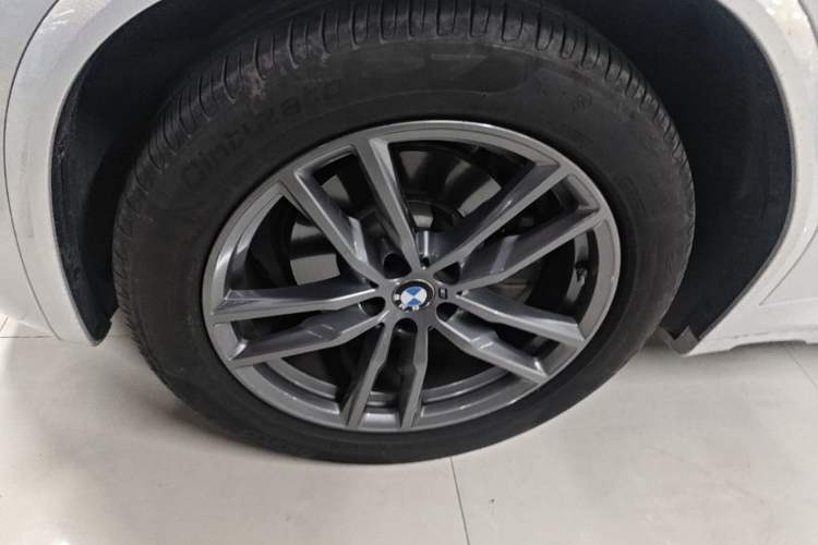 Used BMW X3 2021 xDrive30i Luxury Model with M Sport Package Left Front Wheel Hub
