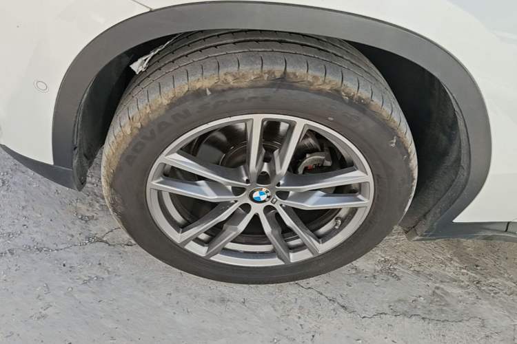 Used BMW X3 2021 xDrive28i Luxury Package Left Front Wheel Hub