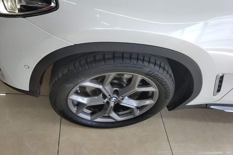 Used BMW X3 2021 xDrive28i Luxury Package Left Front Wheel Hub