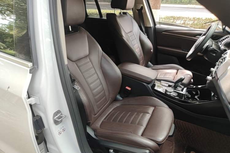 Used BMW X3 2021 xDrive30i Luxury Model with M Sport Package Right Front Seat