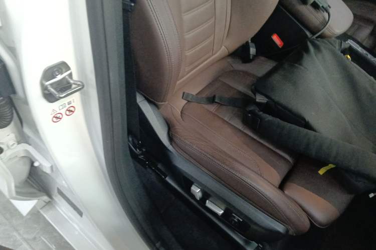 Used BMW X3 2021 xDrive30i Luxury Model with M Sport Package Right Front Seat