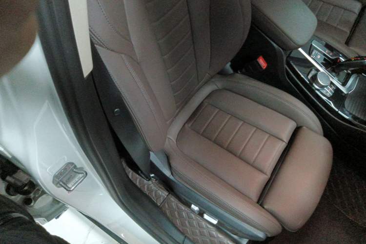 Used BMW X3 2021 Facelift xDrive25i Luxury Package Right Front Seat