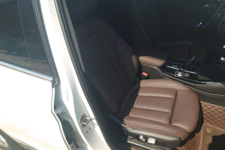 Used BMW X3 2021 Facelift xDrive25i Luxury Package Right Front Seat