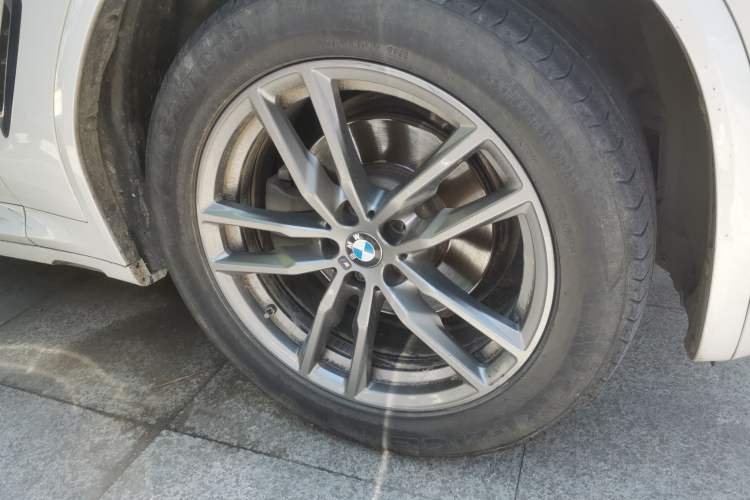 Used BMW X3 2021 xDrive25i Luxury Package Right Front Wheel Hub