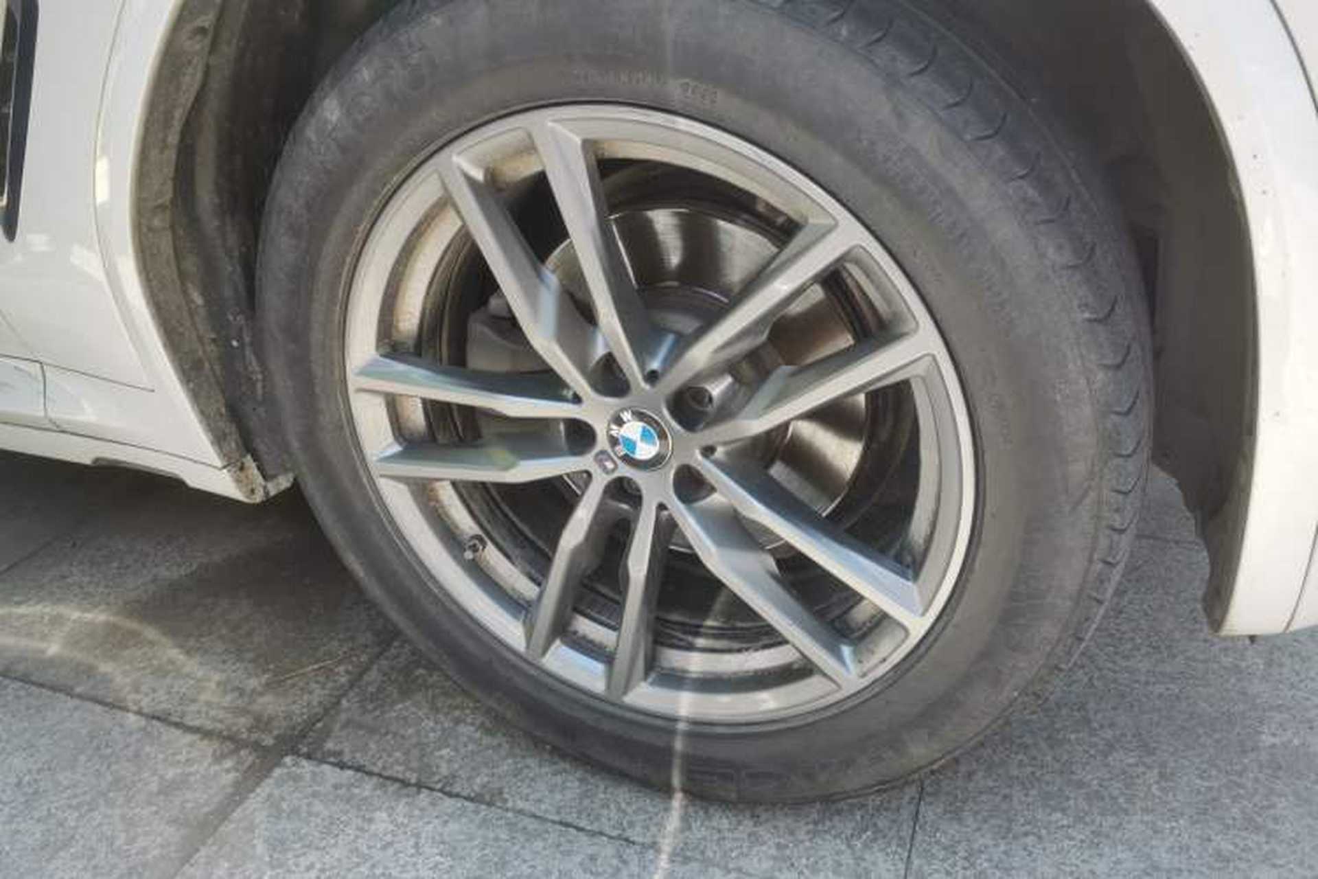 Used BMW X3 2021 xDrive25i Luxury Package Right Front Wheel Hub