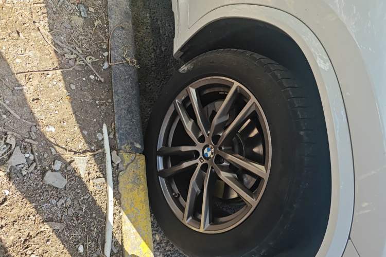 Used BMW X3 2021 xDrive25i M Sport Package Right Front Wheel Hub