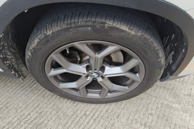 Used BMW X3 2021 xDrive28i Luxury Package Right Front Wheel Hub