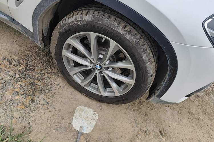 Used BMW X3 2021 xDrive25i Luxury Package Right Front Wheel Hub