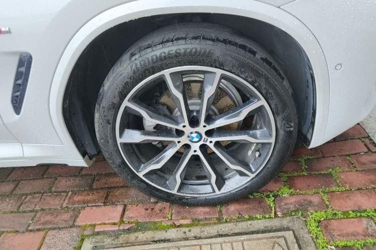 Used BMW X3 2021 xDrive30i Luxury Model with M Sport Package Right Front Wheel Hub