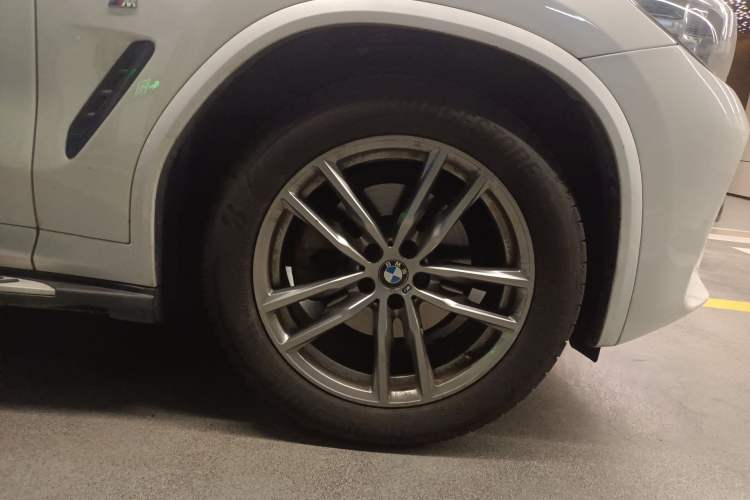 Used BMW X3 2021 xDrive25i Luxury Package Right Front Wheel Hub