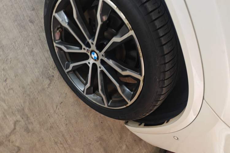 Used BMW X3 2021 xDrive30i Luxury Model with M Sport Package Right Front Wheel Hub