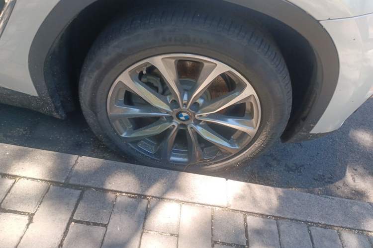 Used BMW X3 2021 xDrive25i Luxury Package Right Front Wheel Hub