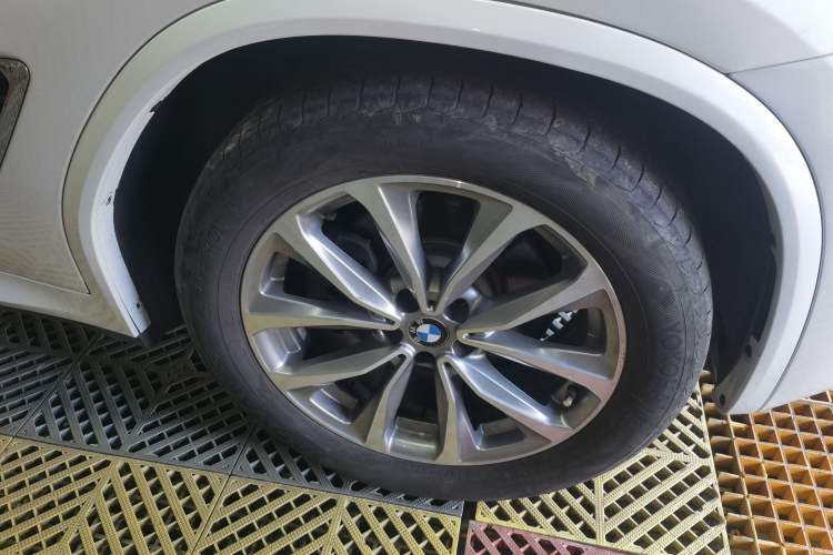 Used BMW X3 2021 xDrive25i Luxury Package Right Front Wheel Hub