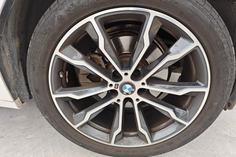 Used BMW X3 2021 xDrive30i Luxury Model with M Sport Package Right Front Wheel Hub