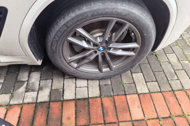 Used BMW X3 2021 xDrive25i M Sport Package Right Front Wheel Hub
