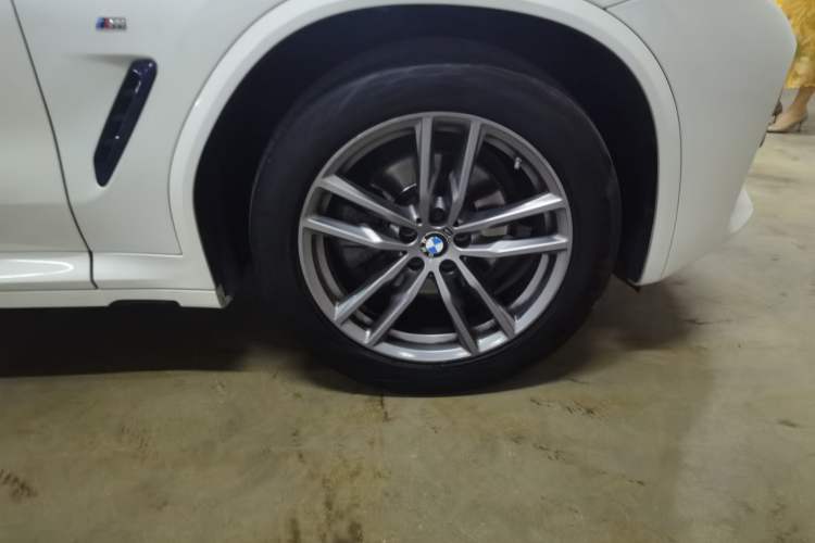Used BMW X3 2021 xDrive25i M Sport Package Right Front Wheel Hub