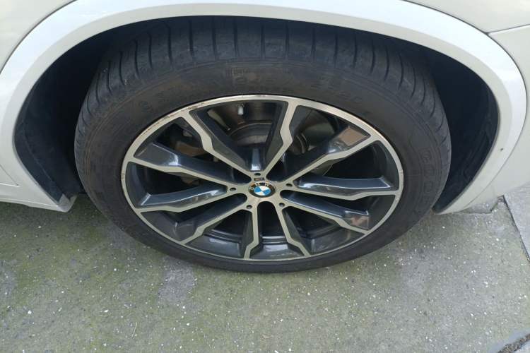 Used BMW X3 2021 xDrive30i Luxury Model with M Sport Package Right Front Wheel Hub