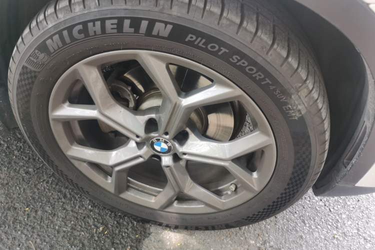 Used BMW X3 2021 xDrive28i Luxury Package Right Front Wheel Hub