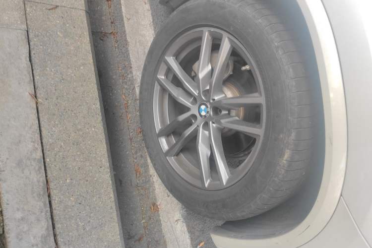 Used BMW X3 2021 xDrive25i M Sport Package Right Front Wheel Hub