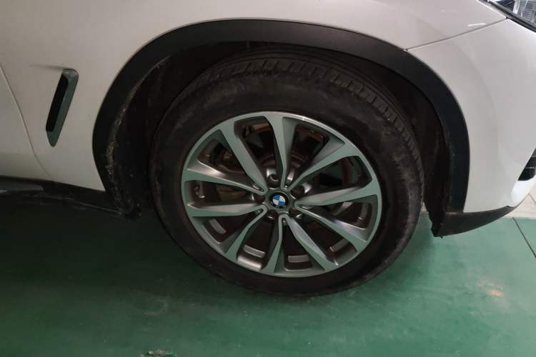 Used BMW X3 2021 xDrive25i Luxury Package Right Front Wheel Hub