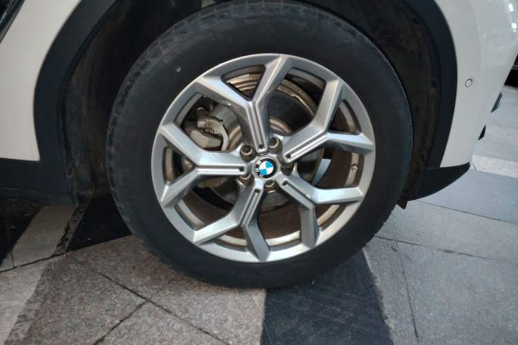 Used BMW X3 2021 xDrive28i Luxury Package Right Front Wheel Hub