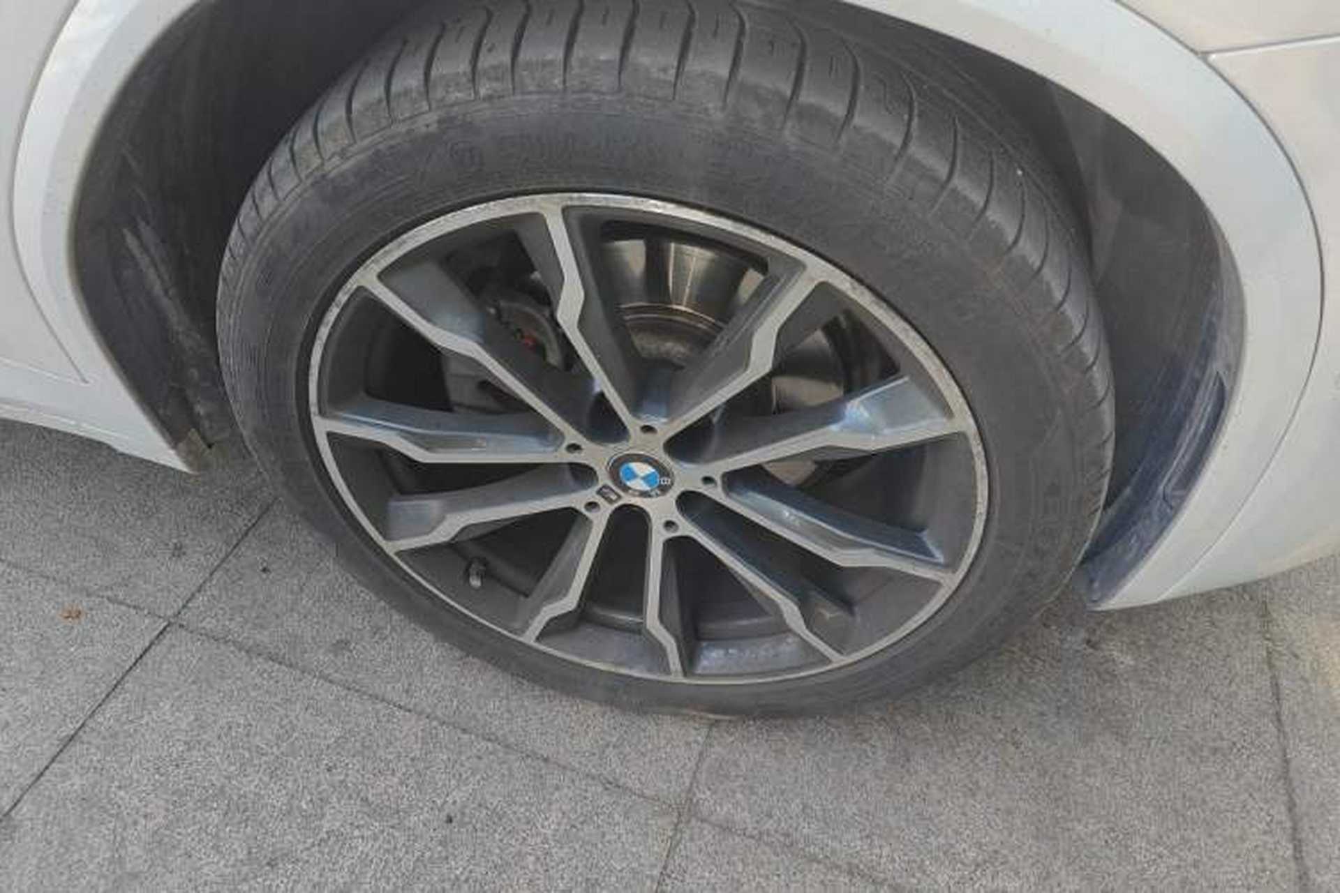 Used BMW X3 2021 xDrive30i Luxury Model with M Sport Package Right Front Wheel Hub