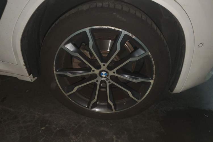 Used BMW X3 2021 xDrive30i Luxury Model with M Sport Package Right Front Wheel Hub