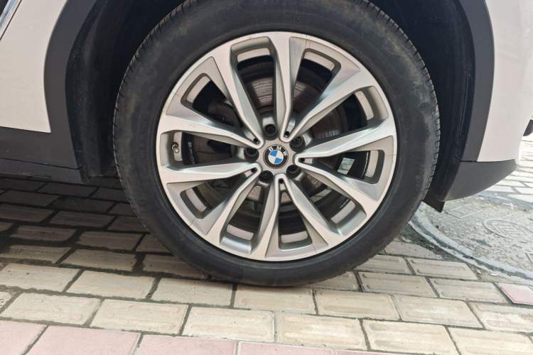 Used BMW X3 2021 xDrive25i Luxury Package Right Front Wheel Hub