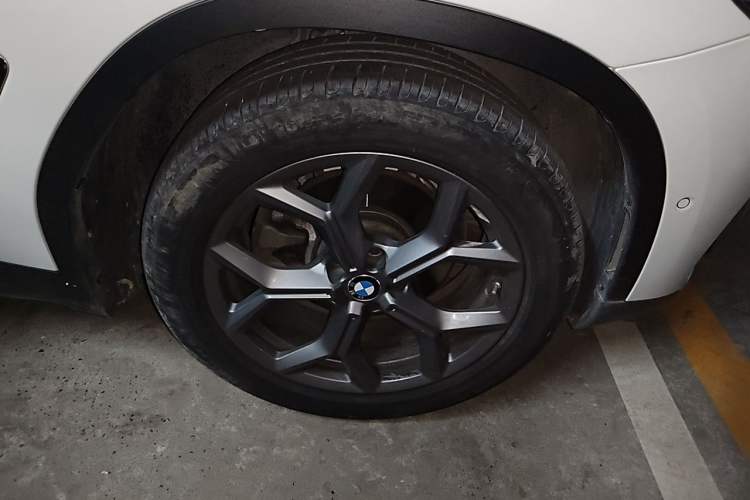 Used BMW X3 2021 xDrive28i Luxury Package Right Front Wheel Hub