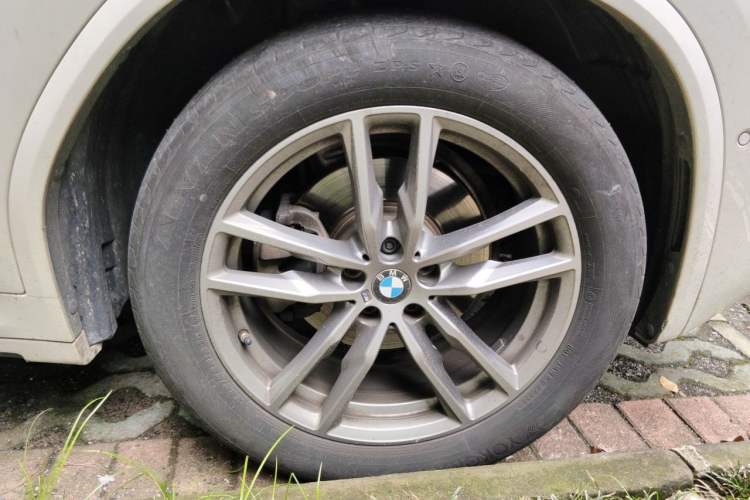 Used BMW X3 2021 xDrive28i M Sport Package Right Front Wheel Hub
