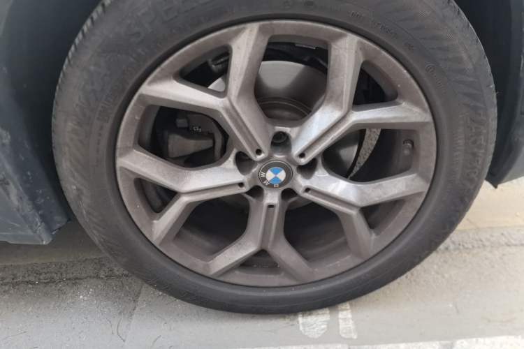 Used BMW X3 2021 xDrive28i Luxury Package Right Front Wheel Hub