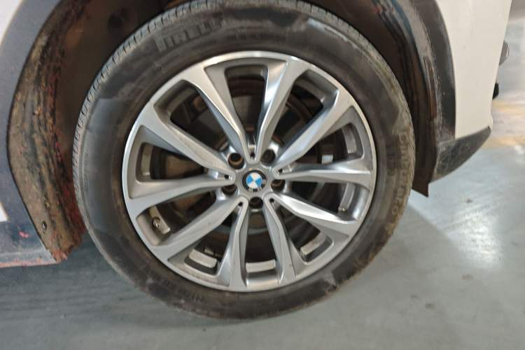 Used BMW X3 2021 xDrive25i Luxury Package Right Front Wheel Hub