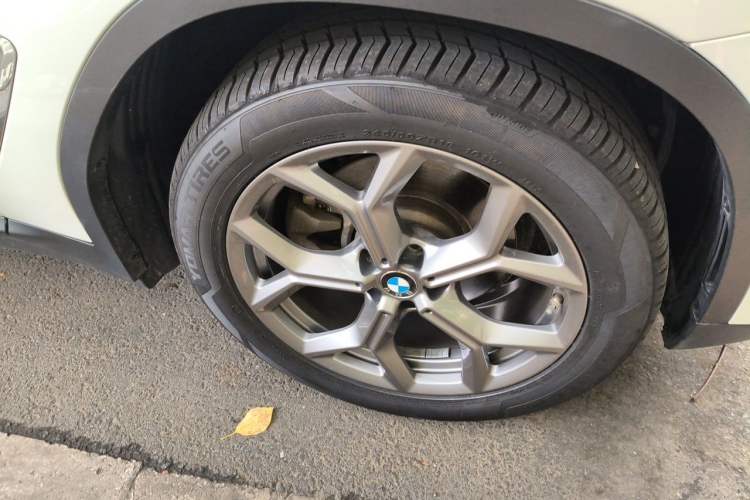 Used BMW X3 2021 xDrive28i Luxury Package Right Front Wheel Hub