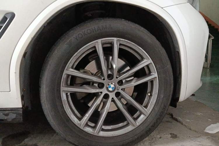 Used BMW X3 2021 xDrive25i M Sport Package Right Front Wheel Hub