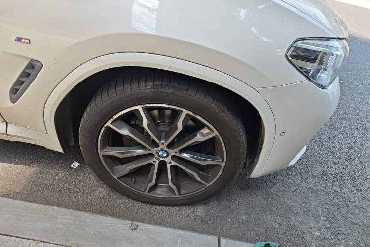 Used BMW X3 2021 xDrive30i Luxury Model with M Sport Package Right Front Wheel Hub