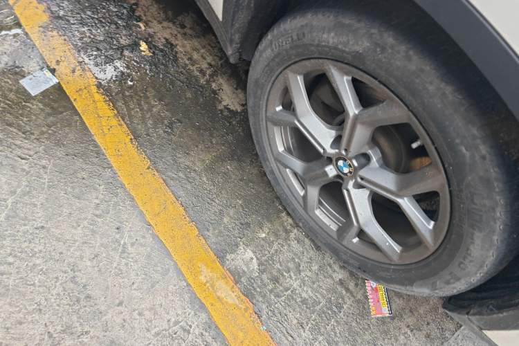 Used BMW X3 2021 xDrive28i Luxury Package Right Front Wheel Hub