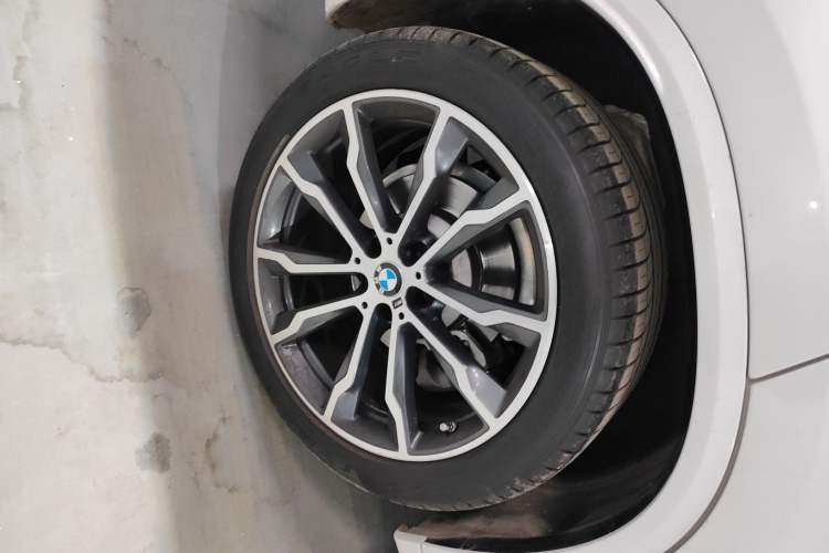 Used BMW X3 2021 xDrive30i Luxury Model with M Sport Package Right Rear Wheel Hub
