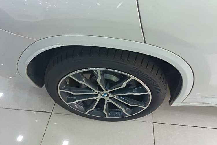 Used BMW X3 2021 xDrive30i Luxury Model with M Sport Package Right Rear Wheel Hub
