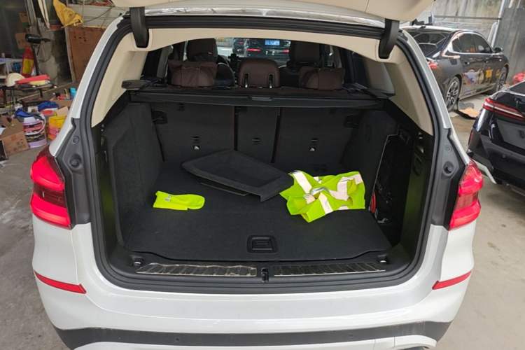 Used BMW X3 2021 xDrive28i Luxury Package Trunk