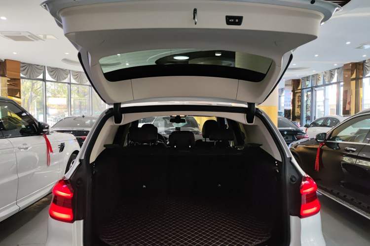Used BMW X3 2021 xDrive28i Luxury Package Trunk