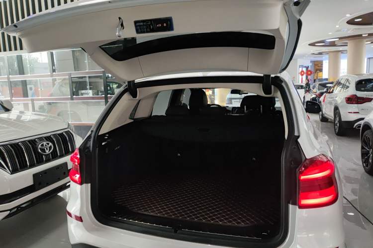 Used BMW X3 2021 xDrive28i Luxury Package Trunk