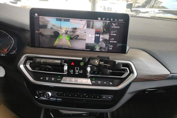 Used BMW X3 2022 Second Facelift xDrive30i Leading Edition M Night Sky Package Audio And AC Panel