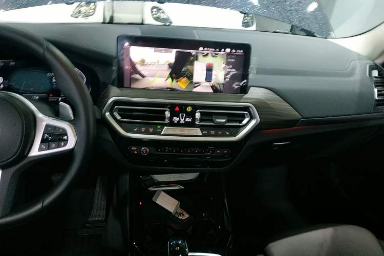 Used BMW X3 2022 xDrive30i Luxury Model M Night Sky Package Audio And AC Panel