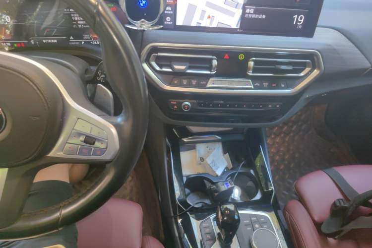 Used BMW X3 2022 Facelift xDrive30i Luxury Edition M Night Edition Package Audio And AC Panel