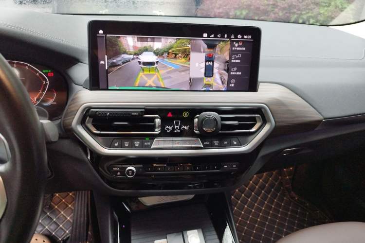Used BMW X3 2022 Facelift xDrive30i Luxury Edition M Night Edition Package Audio And AC Panel