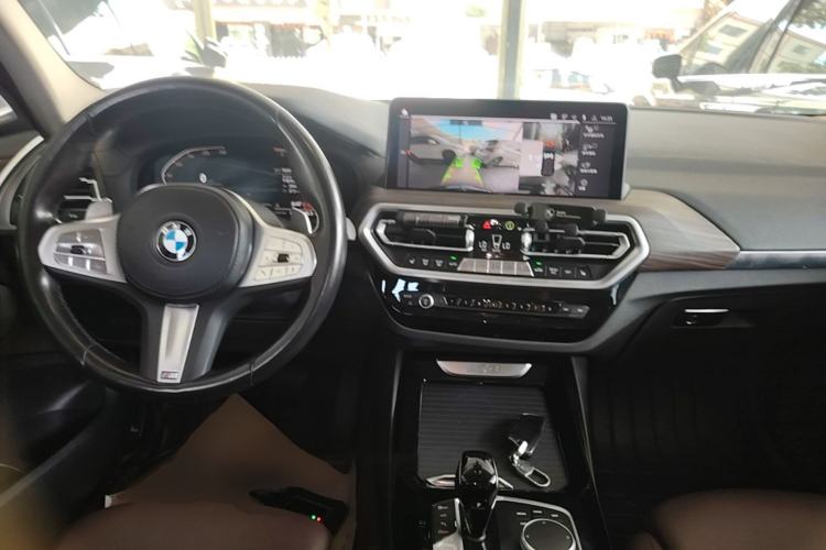 Used BMW X3 2022 Second Facelift xDrive30i Leading Edition M Night Sky Package Center Console