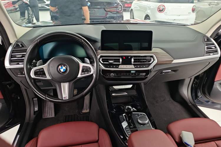 Used BMW X3 2022 xDrive30i Luxury Model M Night Sky Package Center Console